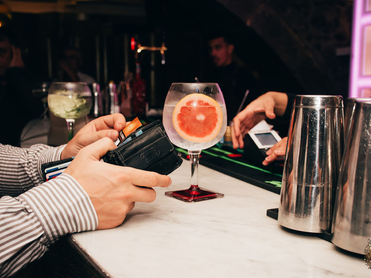 23-Vintage-bar-eat-and-drink-beyond-madeira1