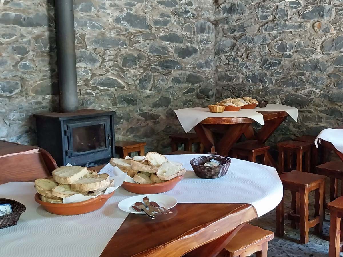 Bar-21-eat-and-drink-beyond-madeira