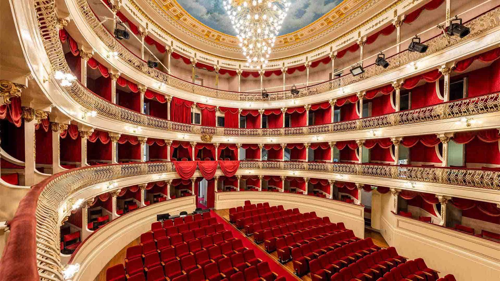 teatro-baltazar-dias-see-and-go-beyond-madeira