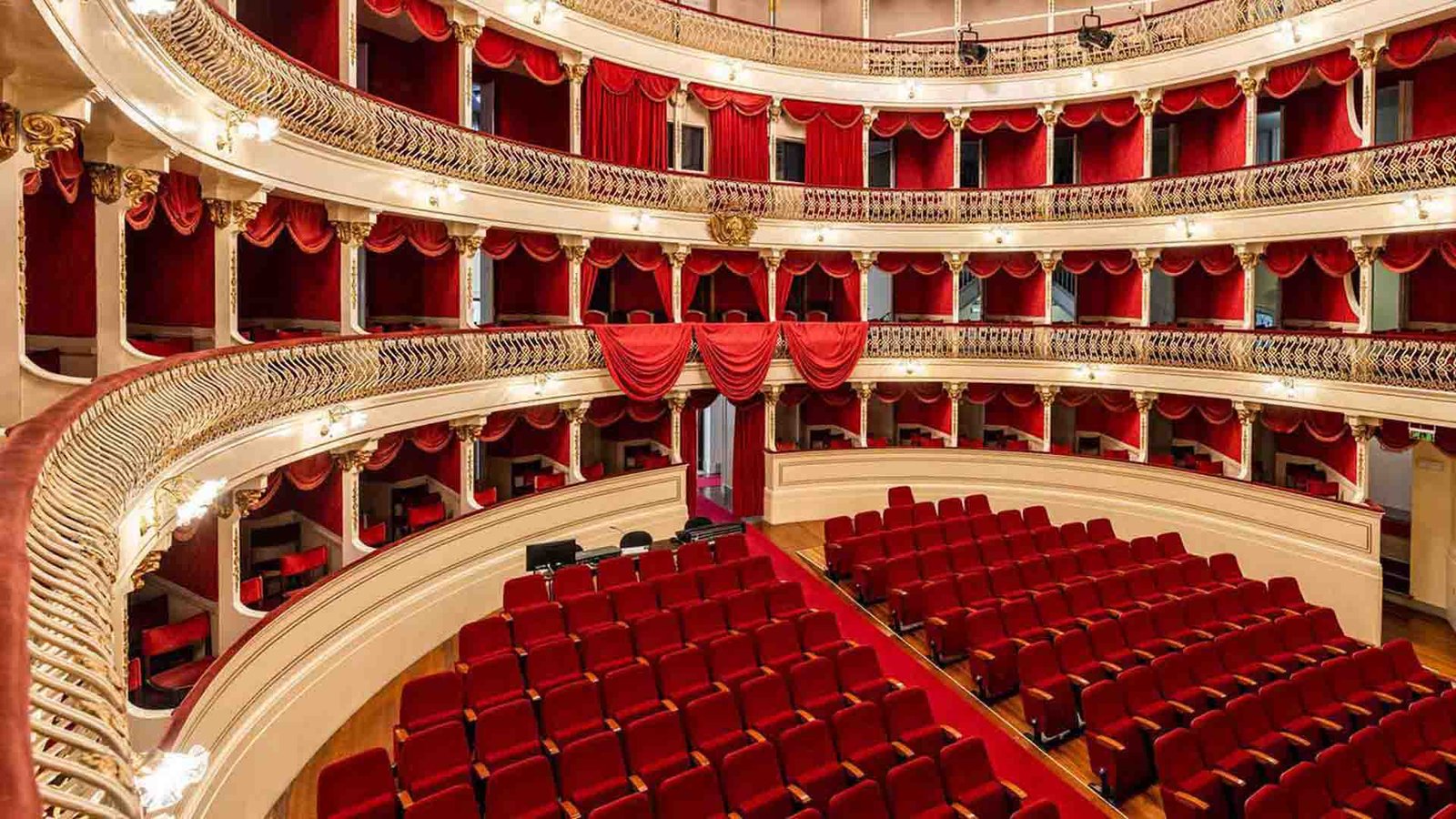 teatro-baltazar-dias-see-and-go-beyond-madeira1